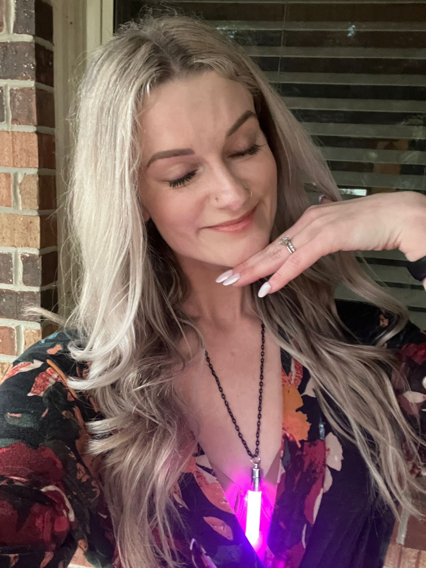LED Glow Pendant Necklace – Light Up Festival Jewelry